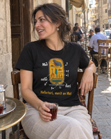 Nefertari · sguardo a sinistra al caffè del Cairo — modello adulto generato, mockup illustrativo AI